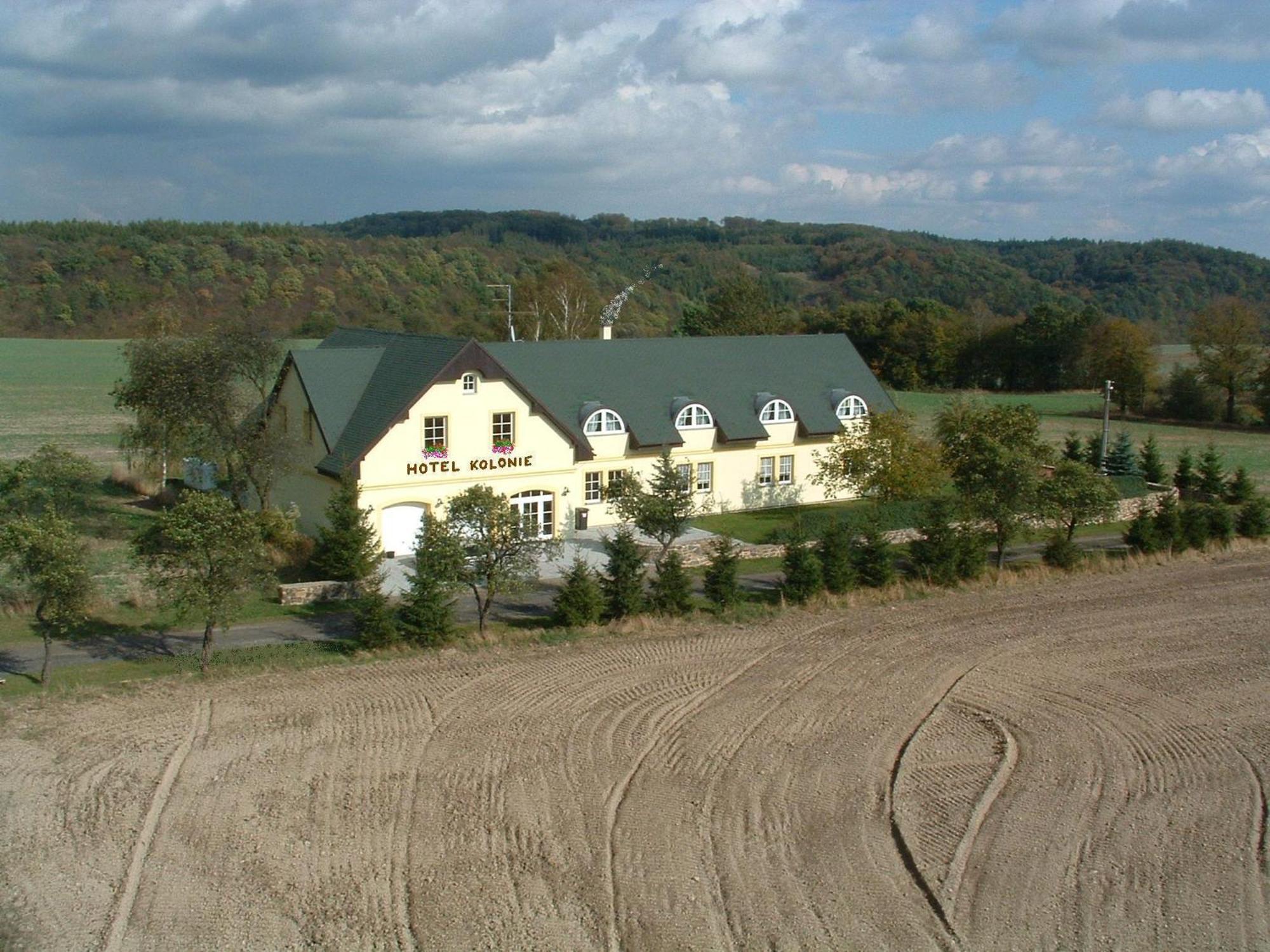 Hotel Kolonie คริโวคลาท ภายนอก รูปภาพ